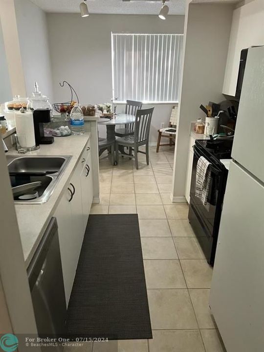 For Rent: $1,850 (1 beds, 1 baths, 1112 Square Feet)