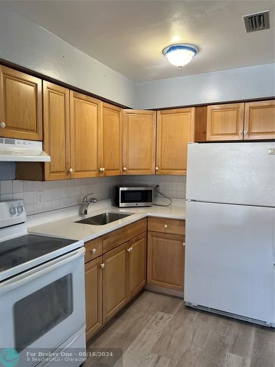 For Sale: $1,850 (2 beds, 1 baths, 2340 Square Feet)