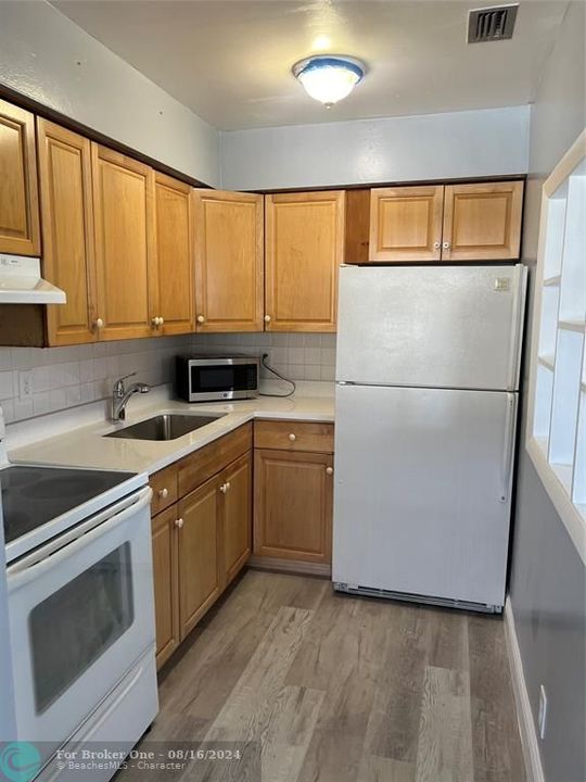 For Sale: $1,850 (2 beds, 1 baths, 2340 Square Feet)