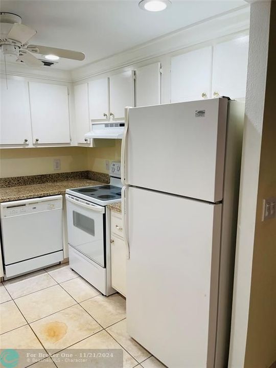 For Sale: $99,900 (2 beds, 2 baths, 883 Square Feet)