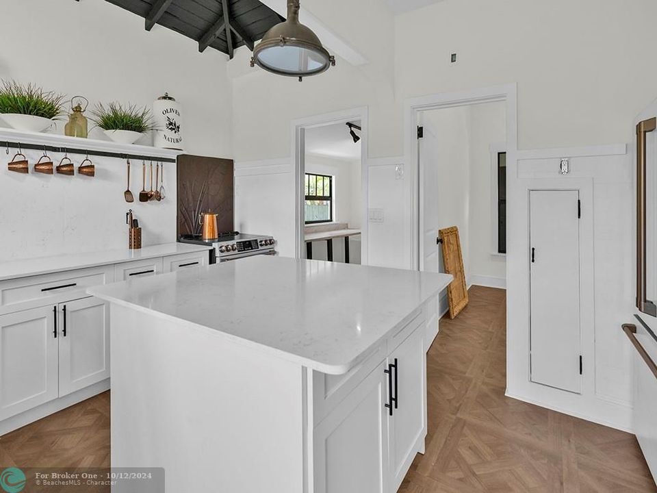 For Sale: $729,900 (2 beds, 1 baths, 1225 Square Feet)