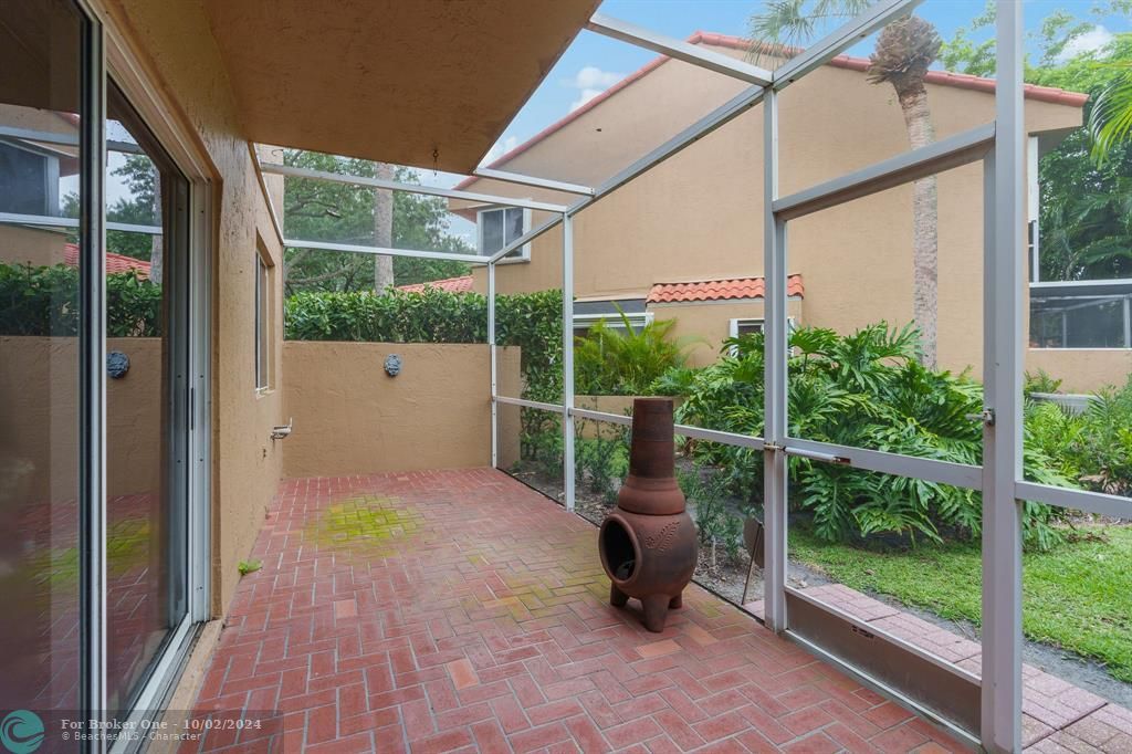 Vendido Recientemente: $465,000 (3 camas, 3 baños, 1832 Pies cuadrados)