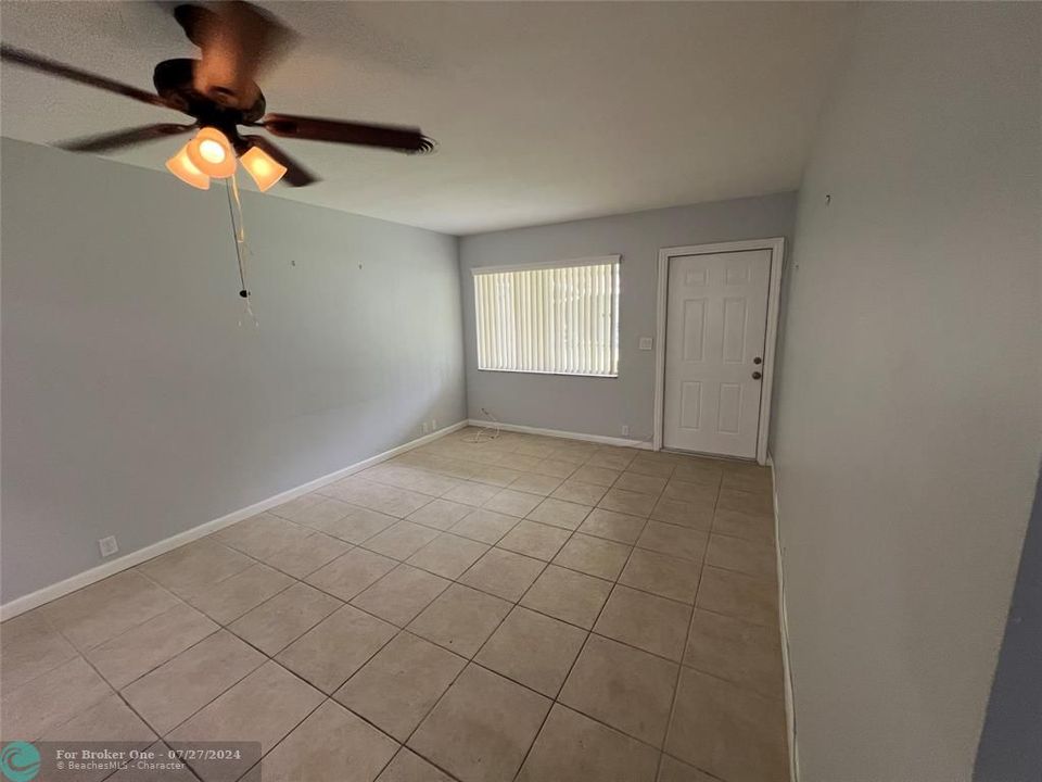 For Sale: $1,600 (1 beds, 1 baths, 1445 Square Feet)