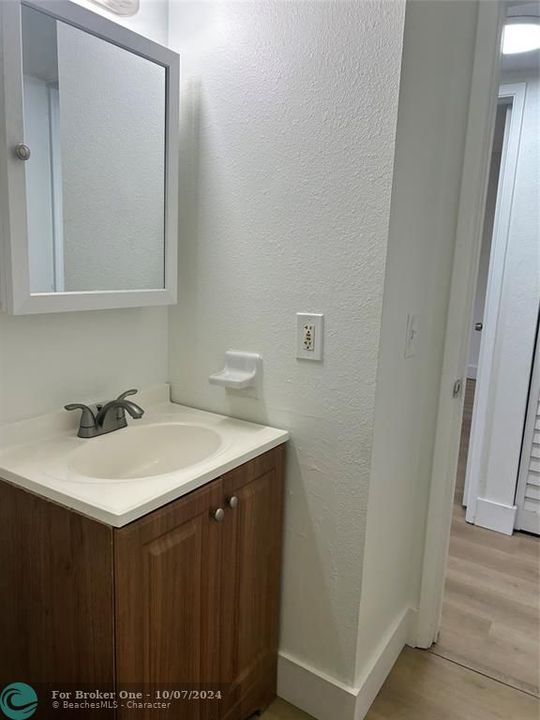 For Rent: $1,800 (2 beds, 2 baths, 722 Square Feet)