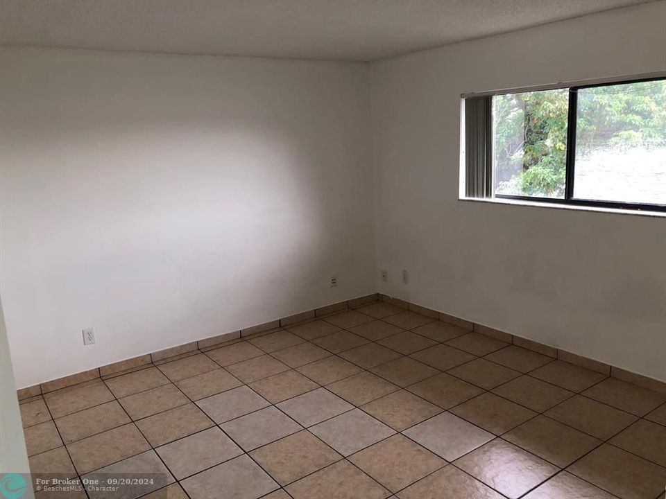 For Rent: $1,995 (2 beds, 2 baths, 963 Square Feet)