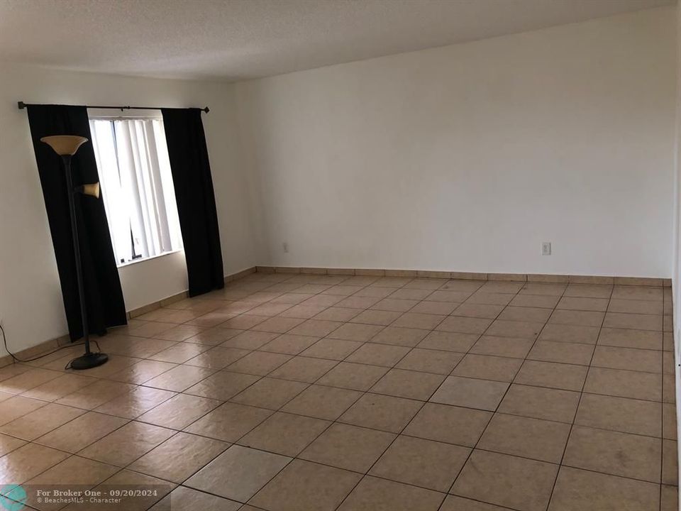 For Rent: $1,995 (2 beds, 2 baths, 963 Square Feet)