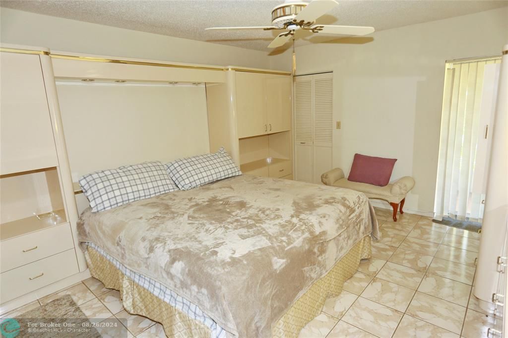 For Sale: $117,500 (2 beds, 2 baths, 1070 Square Feet)