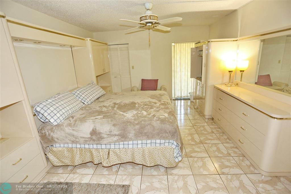 For Sale: $117,500 (2 beds, 2 baths, 1070 Square Feet)