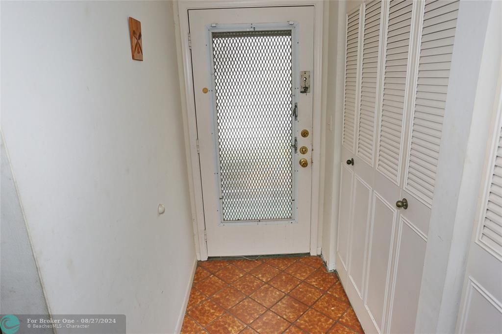 For Sale: $117,500 (2 beds, 2 baths, 1070 Square Feet)