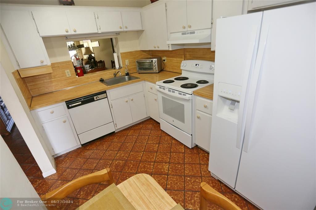 For Sale: $117,500 (2 beds, 2 baths, 1070 Square Feet)