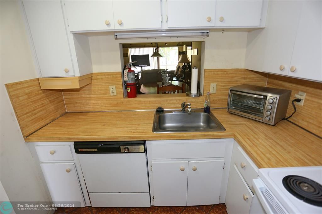 For Sale: $117,500 (2 beds, 2 baths, 1070 Square Feet)