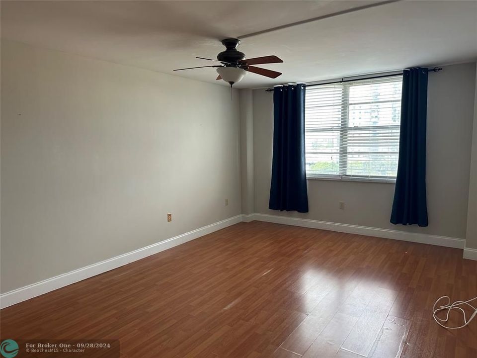 For Sale: $339,000 (2 beds, 2 baths, 1220 Square Feet)