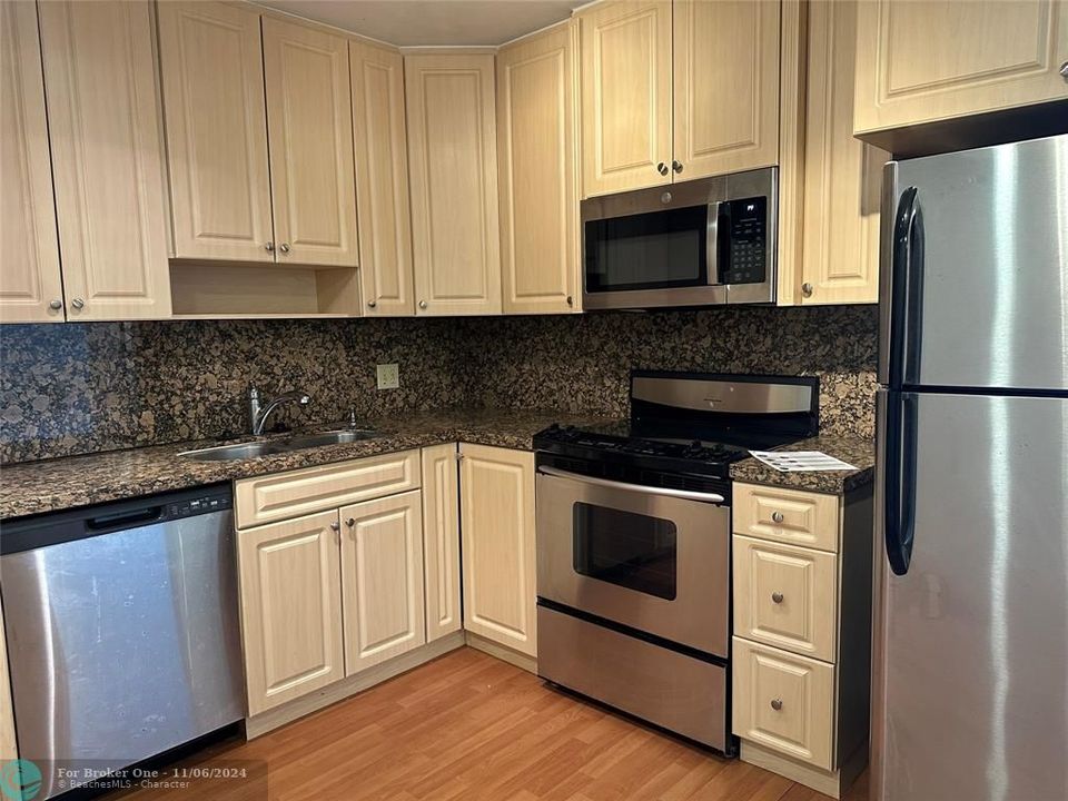 For Sale: $339,000 (2 beds, 2 baths, 1220 Square Feet)