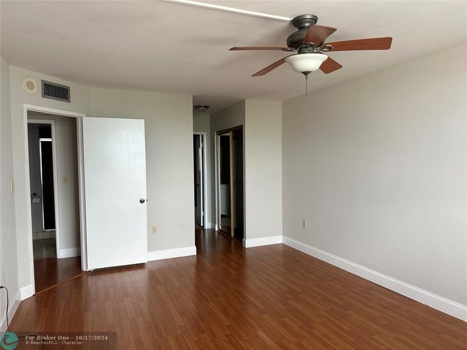 For Sale: $339,000 (2 beds, 2 baths, 1220 Square Feet)