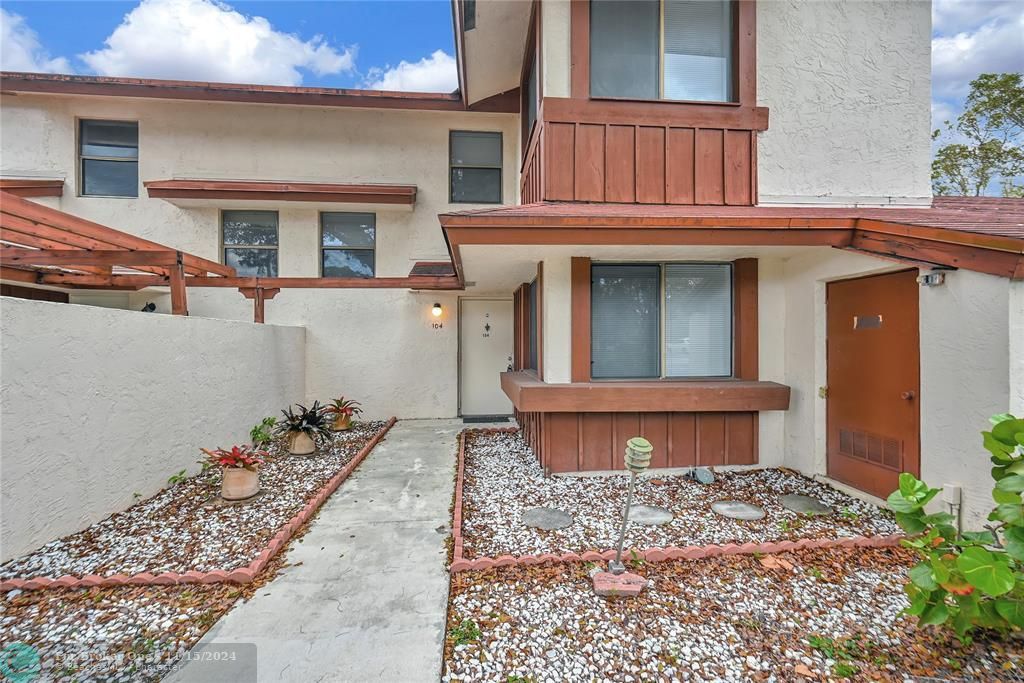 Recently Sold: $317,500 (3 beds, 2 baths, 1578 Square Feet)