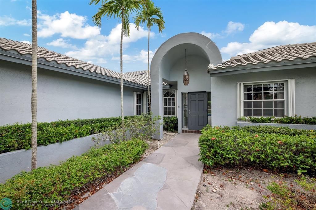 For Sale: $900,000 (5 beds, 3 baths, 3003 Square Feet)