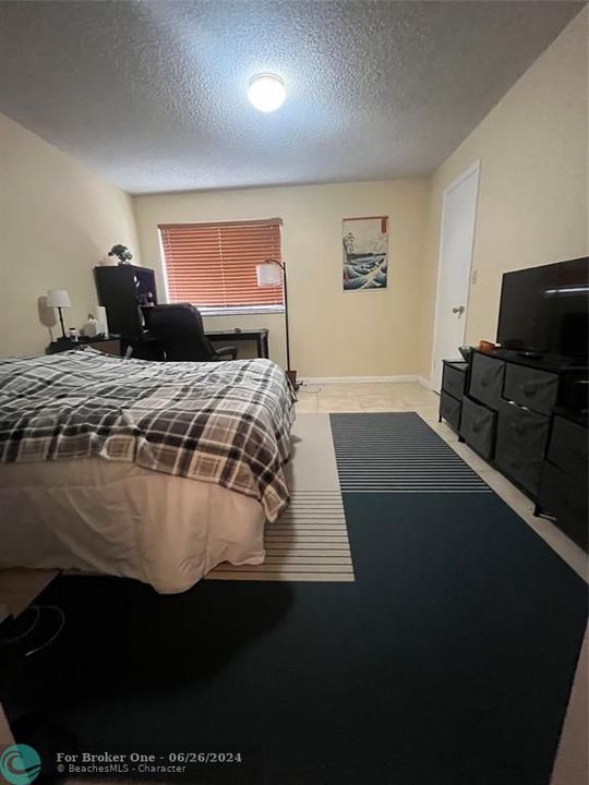 Active With Contract: $2,500 (2 beds, 2 baths, 1100 Square Feet)