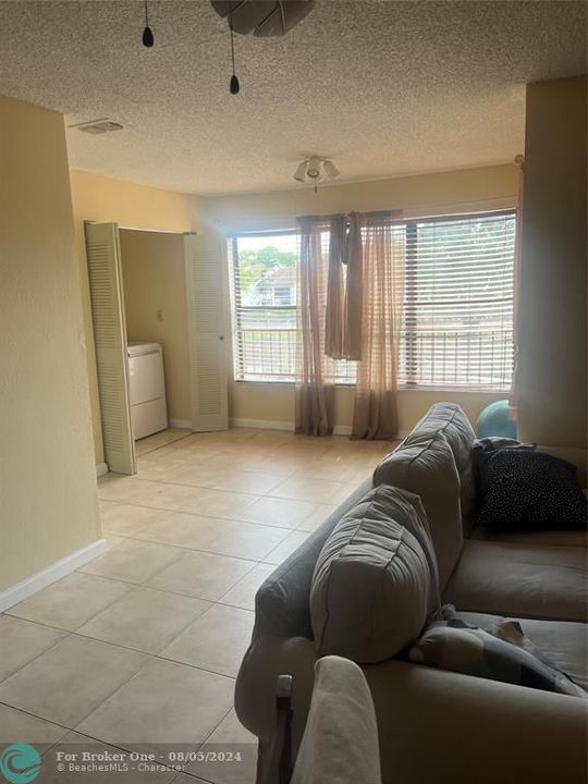 Active With Contract: $2,500 (2 beds, 2 baths, 1100 Square Feet)