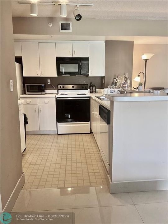 For Rent: $2,600 (2 beds, 2 baths, 1124 Square Feet)