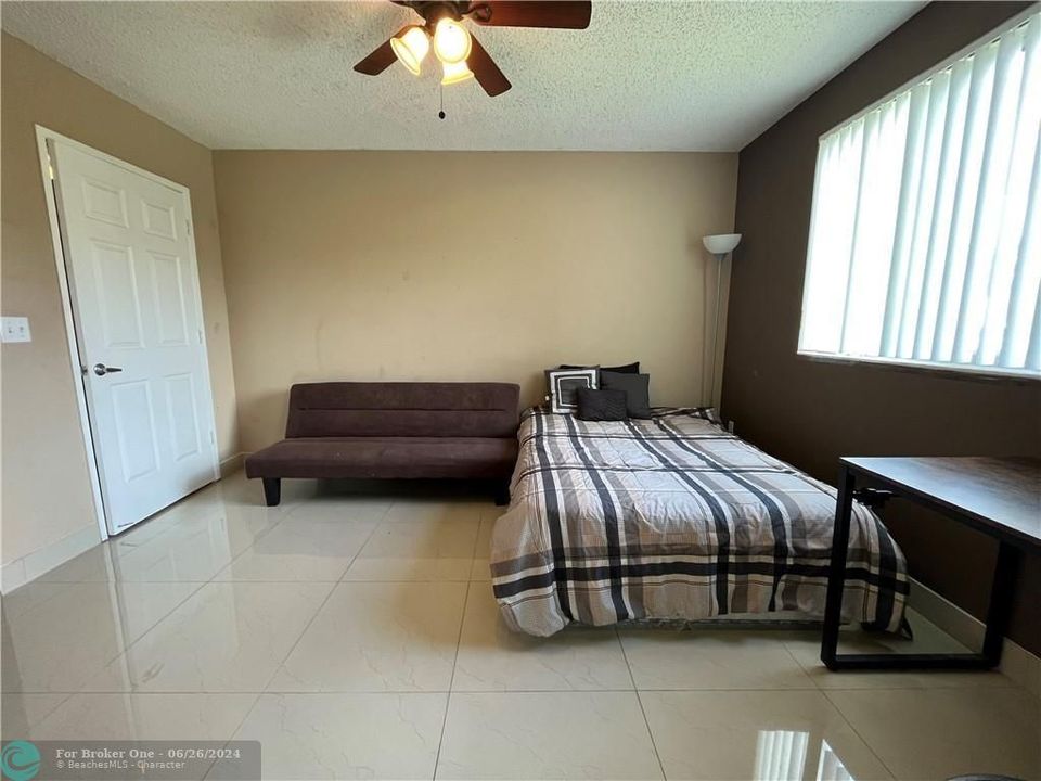 For Rent: $2,600 (2 beds, 2 baths, 1124 Square Feet)