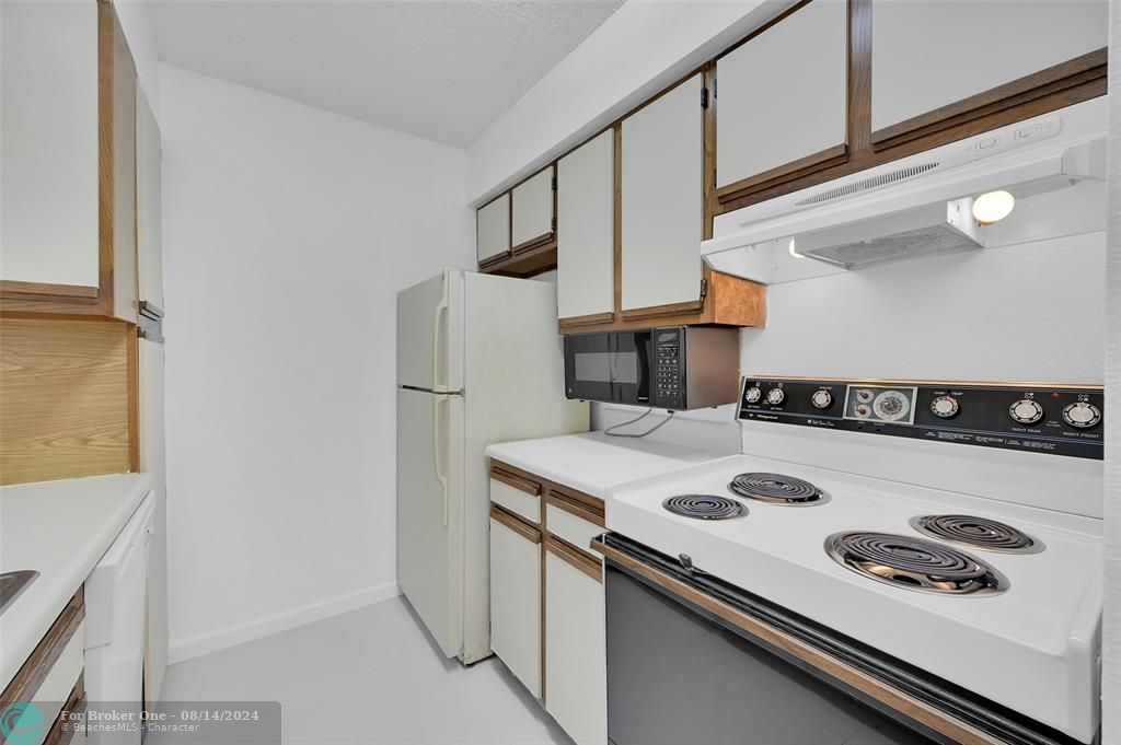 For Rent: $2,500 (2 beds, 2 baths, 1100 Square Feet)