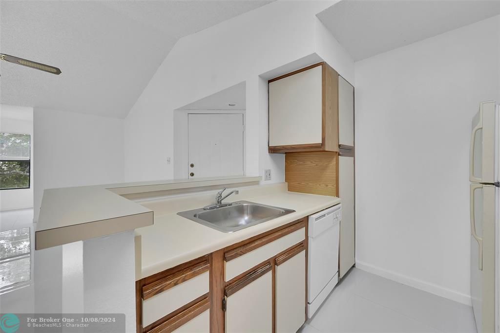 For Rent: $2,500 (2 beds, 2 baths, 1100 Square Feet)