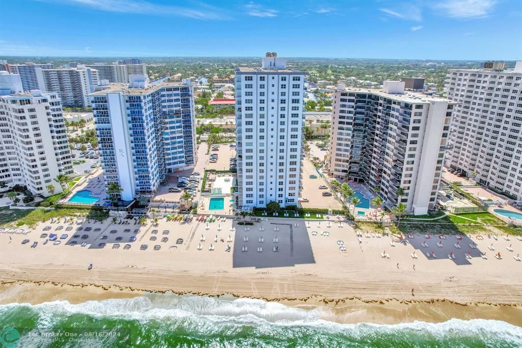 For Sale: $1,079,000 (3 beds, 2 baths, 2323 Square Feet)