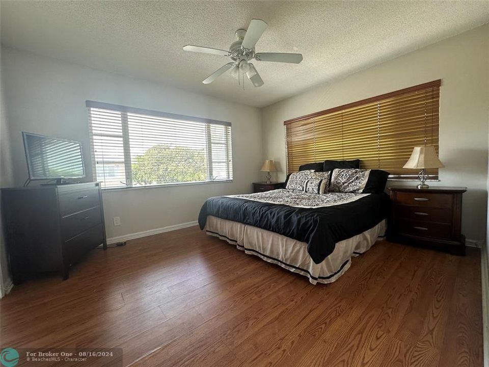 For Rent: $1,800 (2 beds, 1 baths, 1000 Square Feet)