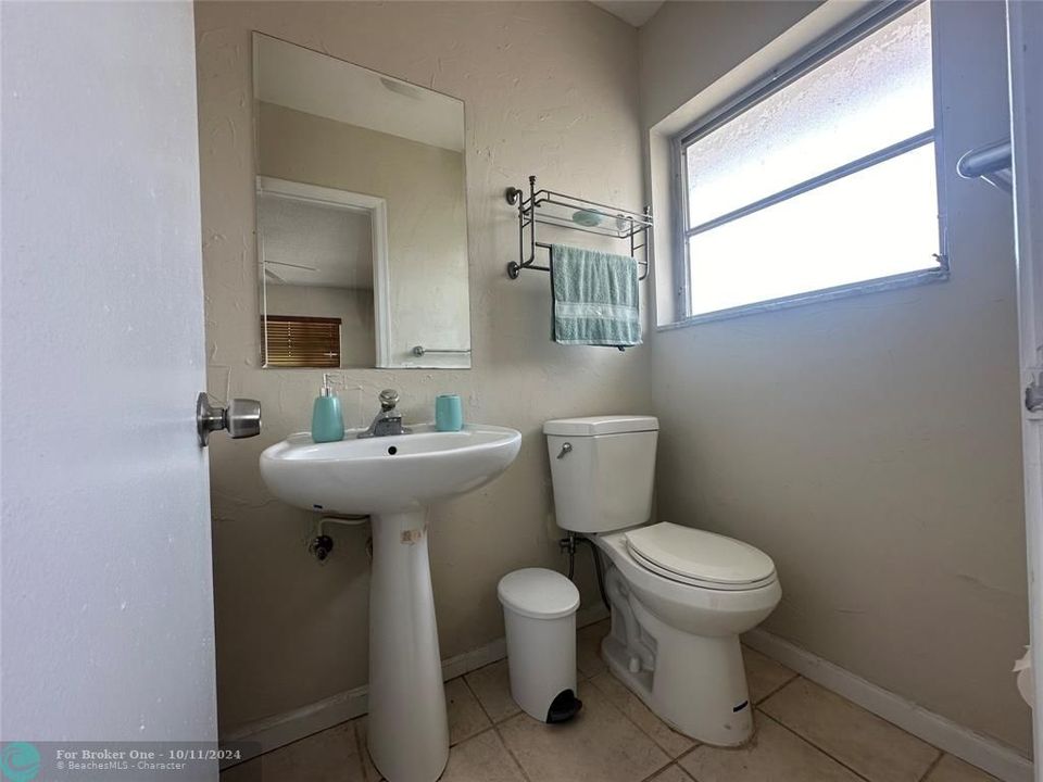 For Rent: $1,800 (2 beds, 1 baths, 1000 Square Feet)