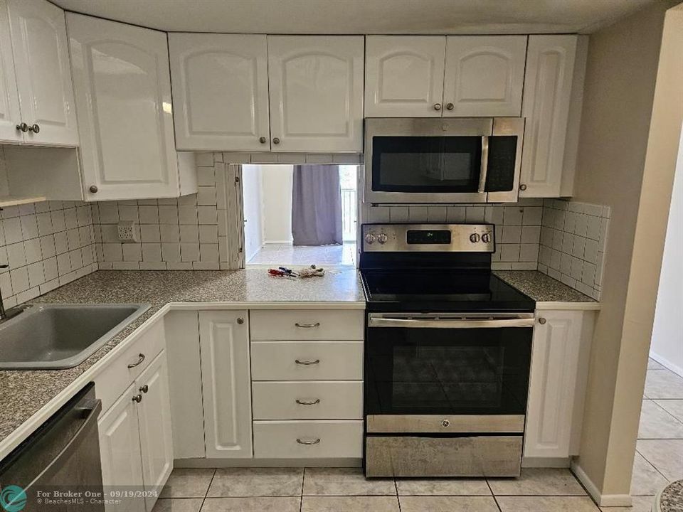 For Rent: $2,000 (2 beds, 2 baths, 960 Square Feet)