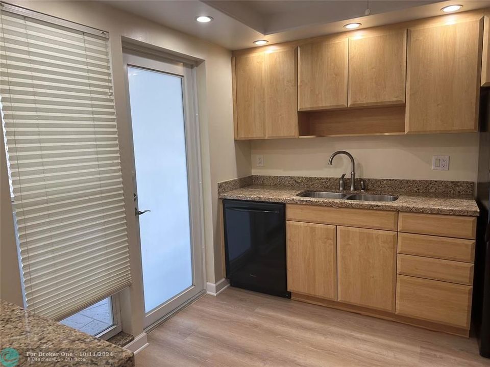 For Rent: $2,500 (2 beds, 2 baths, 959 Square Feet)