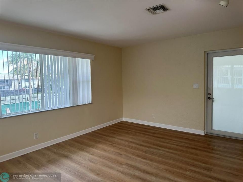 For Rent: $2,500 (2 beds, 2 baths, 959 Square Feet)