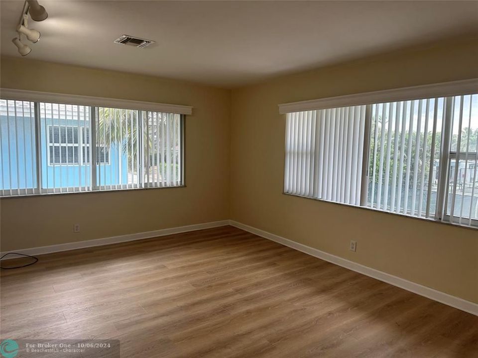 For Rent: $2,500 (2 beds, 2 baths, 959 Square Feet)