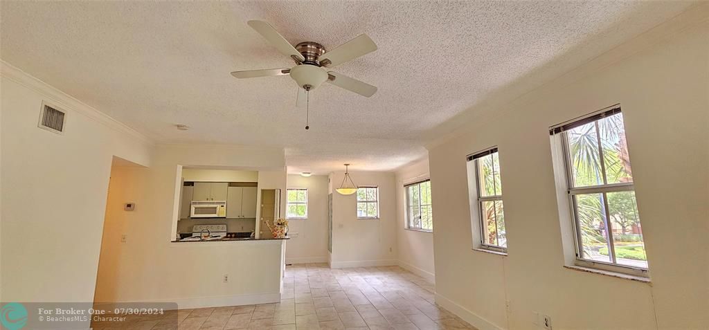 Active With Contract: $2,600 (2 beds, 2 baths, 1189 Square Feet)