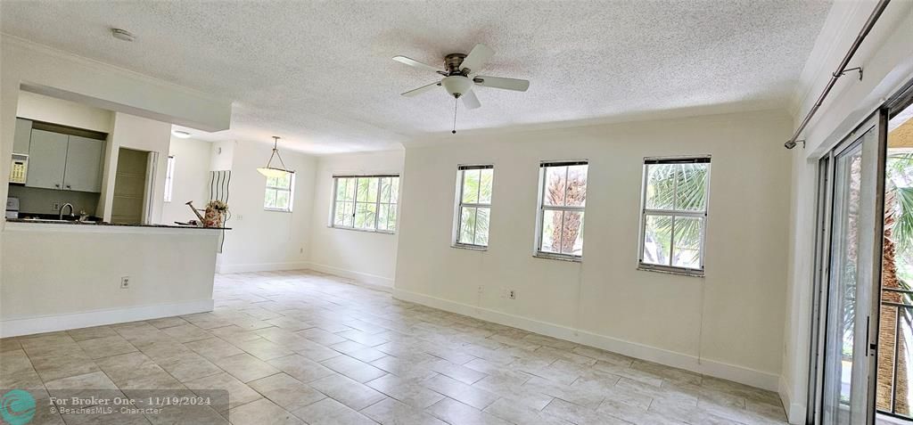 Active With Contract: $2,600 (2 beds, 2 baths, 1189 Square Feet)