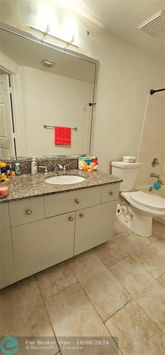 Active With Contract: $2,600 (2 beds, 2 baths, 1189 Square Feet)