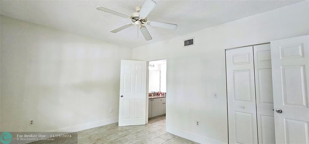 Active With Contract: $2,600 (2 beds, 2 baths, 1189 Square Feet)