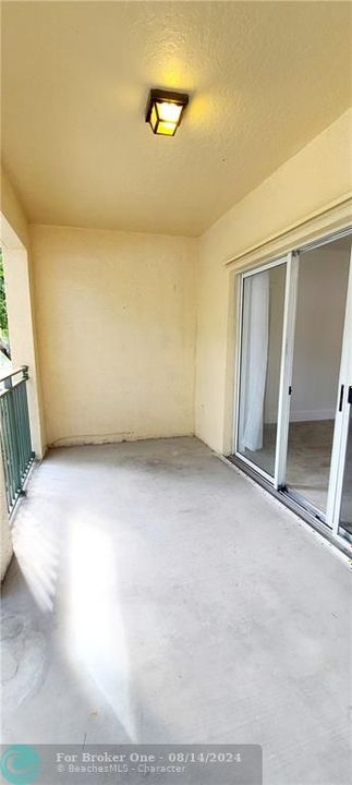 Active With Contract: $2,600 (2 beds, 2 baths, 1189 Square Feet)