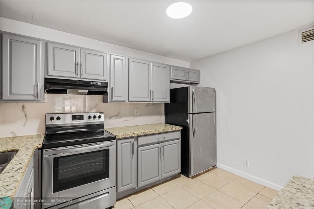 For Rent: $1,950 (2 beds, 2 baths, 1085 Square Feet)