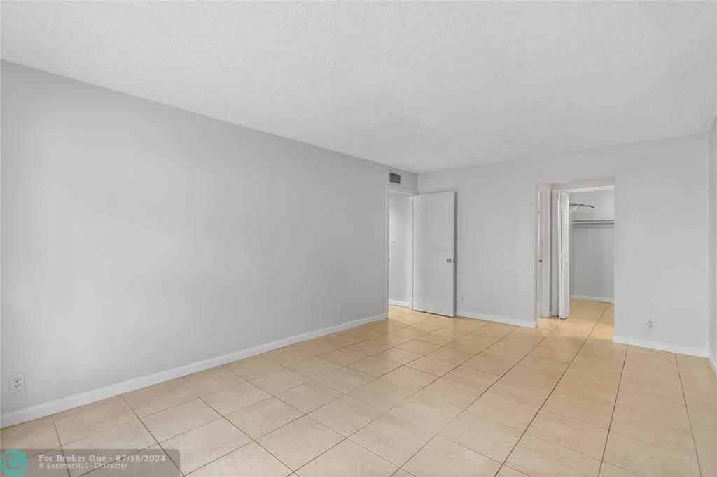 For Rent: $1,950 (2 beds, 2 baths, 1085 Square Feet)