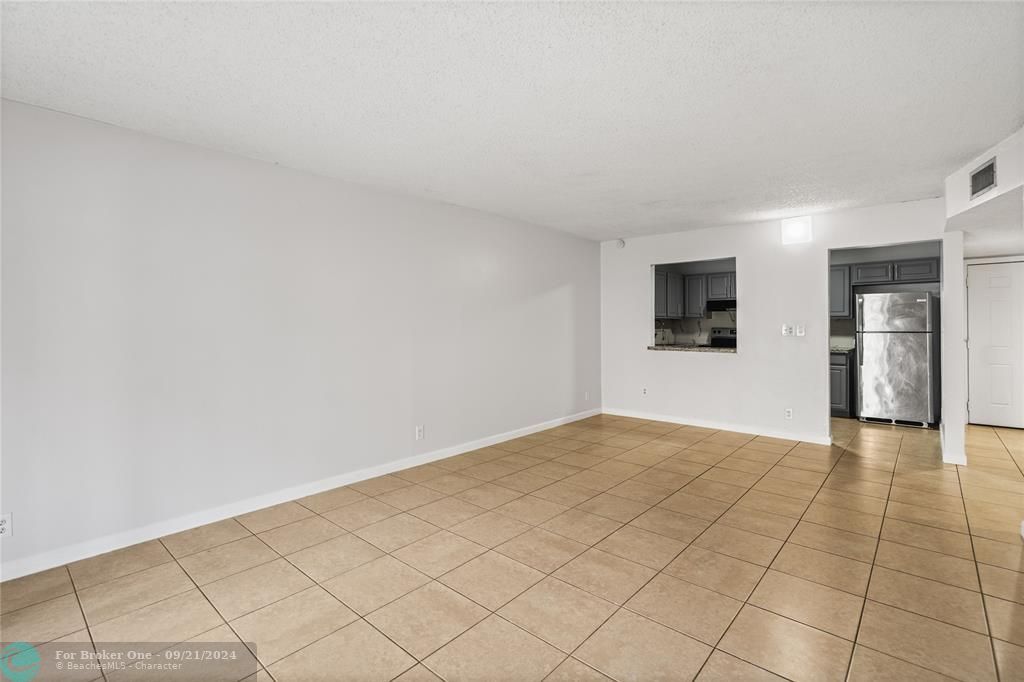 For Rent: $1,950 (2 beds, 2 baths, 1085 Square Feet)