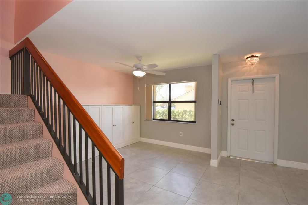 For Sale: $349,000 (3 beds, 2 baths, 1811 Square Feet)