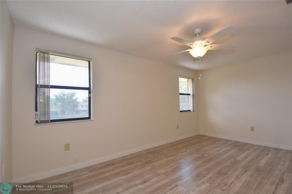 For Sale: $349,000 (3 beds, 2 baths, 1811 Square Feet)