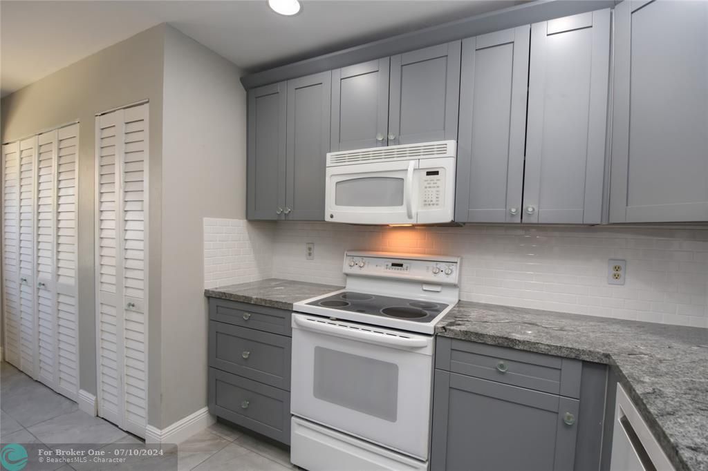 For Sale: $349,000 (3 beds, 2 baths, 1811 Square Feet)