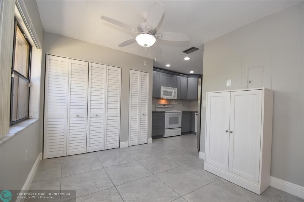 For Sale: $349,000 (3 beds, 2 baths, 1811 Square Feet)