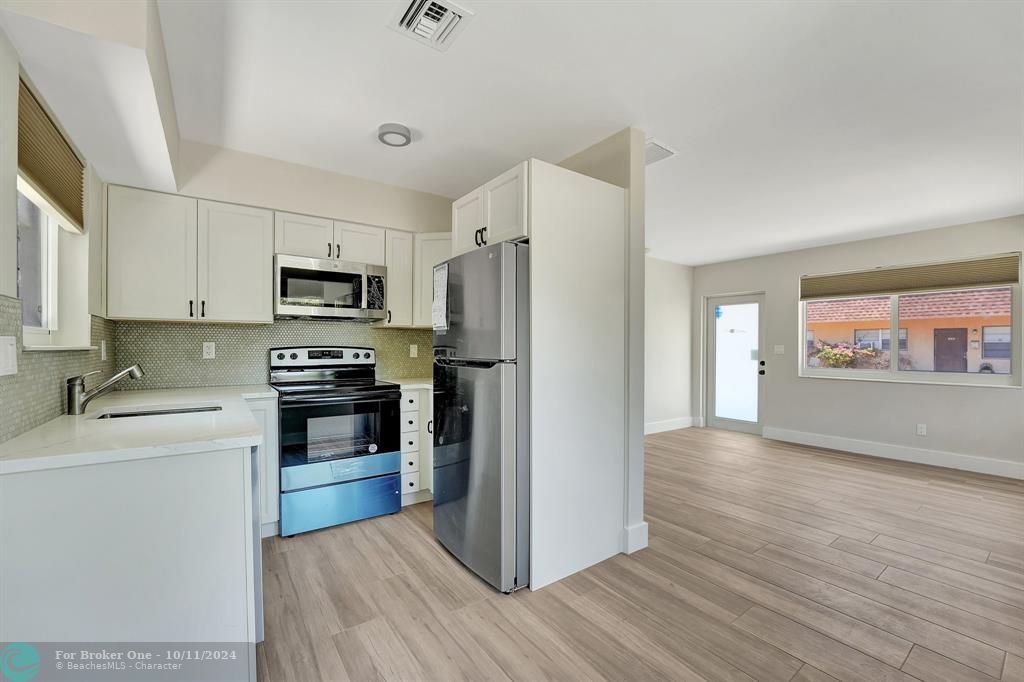 For Sale: $1,800 (1 beds, 1 baths, 575 Square Feet)