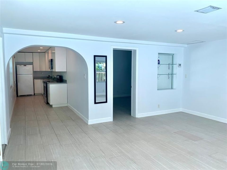 For Sale: $1,900 (1 beds, 1 baths, 1778 Square Feet)