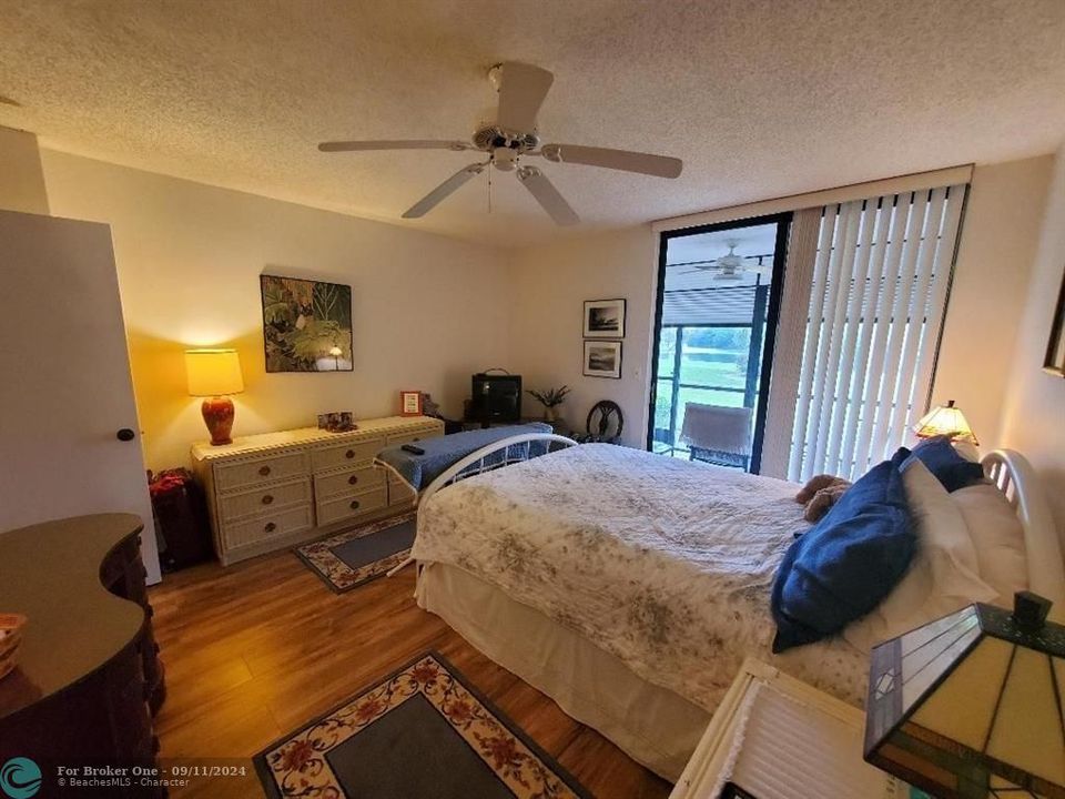 For Sale: $189,000 (1 beds, 1 baths, 690 Square Feet)