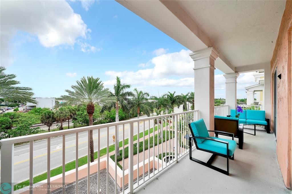 Active With Contract: $299,900 (2 beds, 2 baths, 1265 Square Feet)