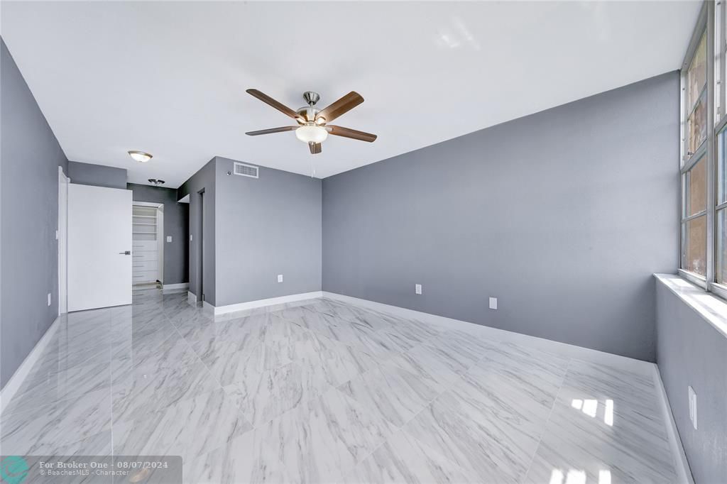 For Sale: $289,900 (2 beds, 2 baths, 1295 Square Feet)